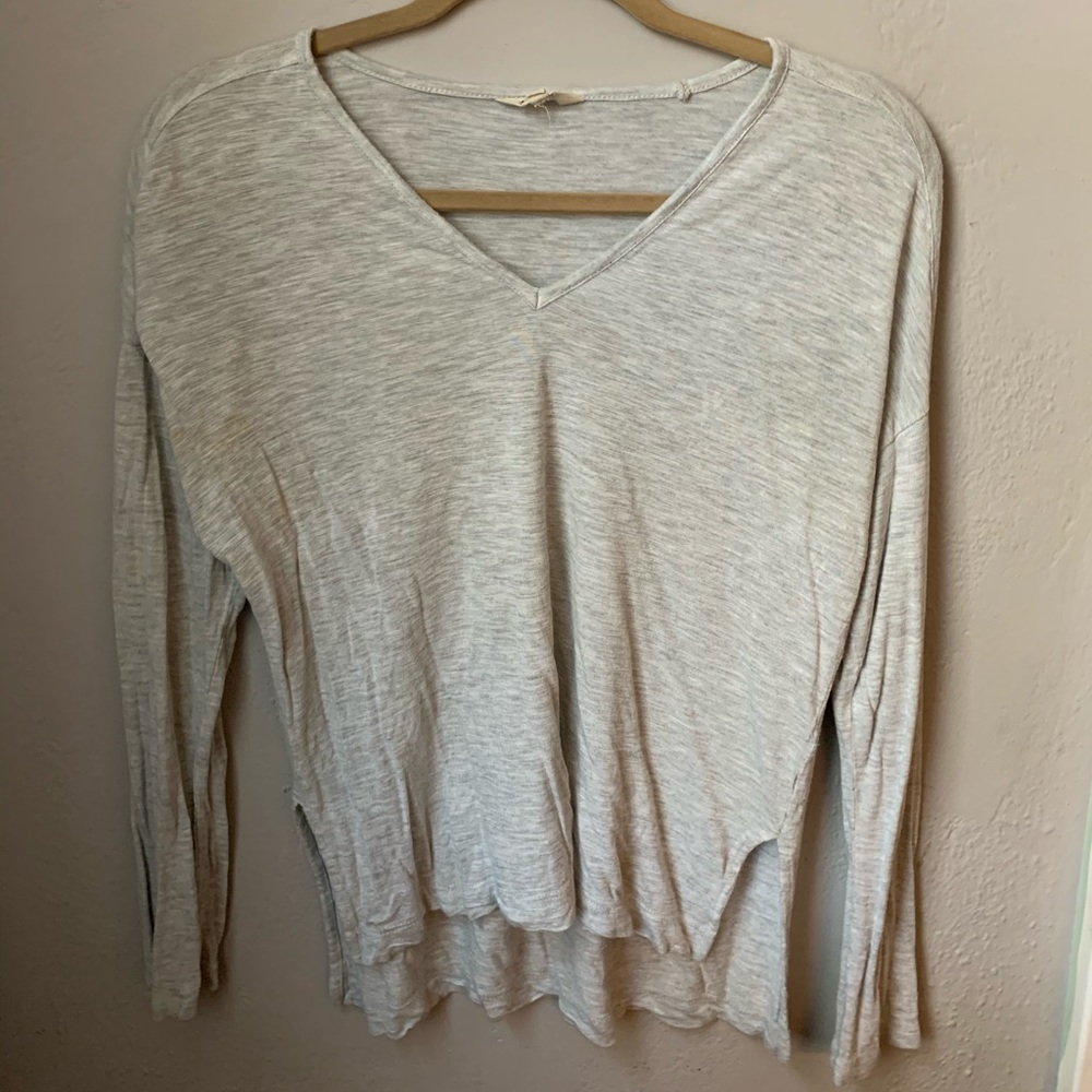 Long sleeve v neck tshirt with side slits